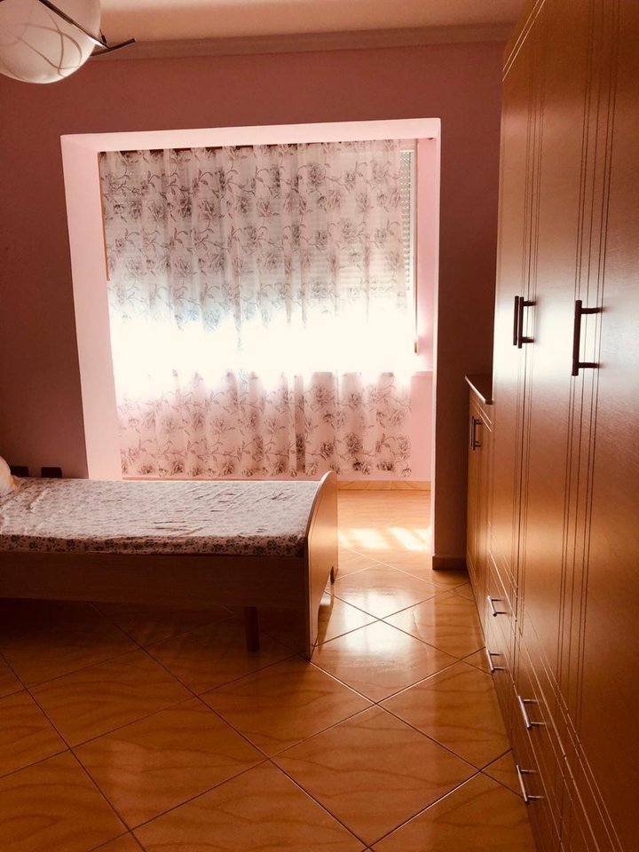 SHITET APARTAMENT 2+1 – OXHAKU, PRANË ÇUFOS