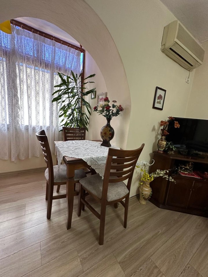 SHITET APARTAMENT 1+1 – RRUGA BUDI, PRANË AMBASADËS AMERIKANE