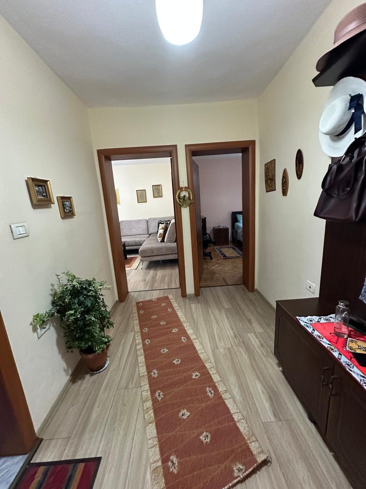 SHITET APARTAMENT 1+1 – RRUGA BUDI, PRANË AMBASADËS AMERIKANE