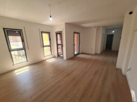 SHITET APARTAMENT 2+1 – SHKOLLA E KUQE