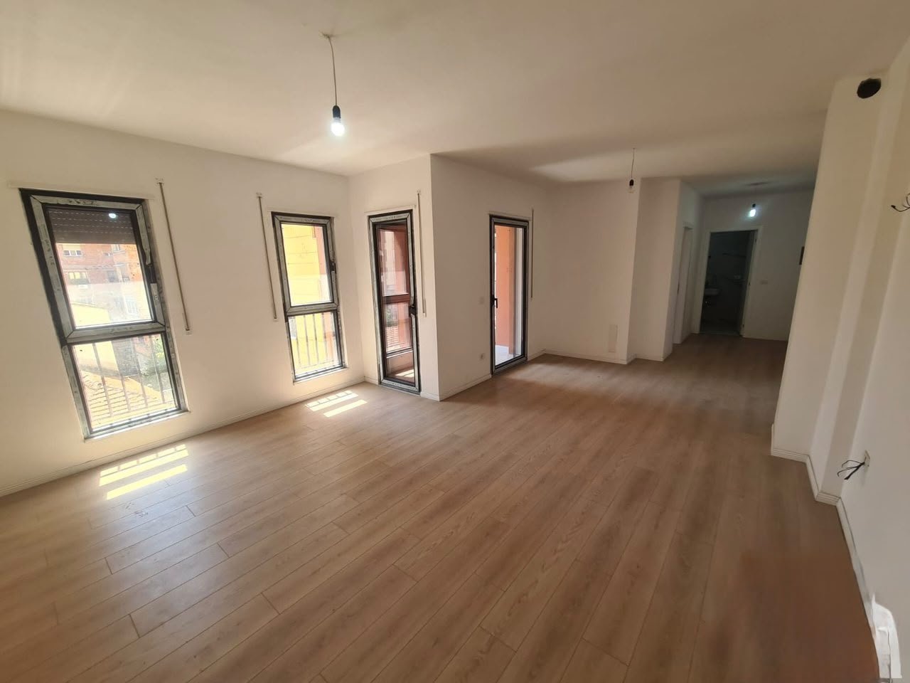 SHITET APARTAMENT 2+1 – SHKOLLA E KUQE