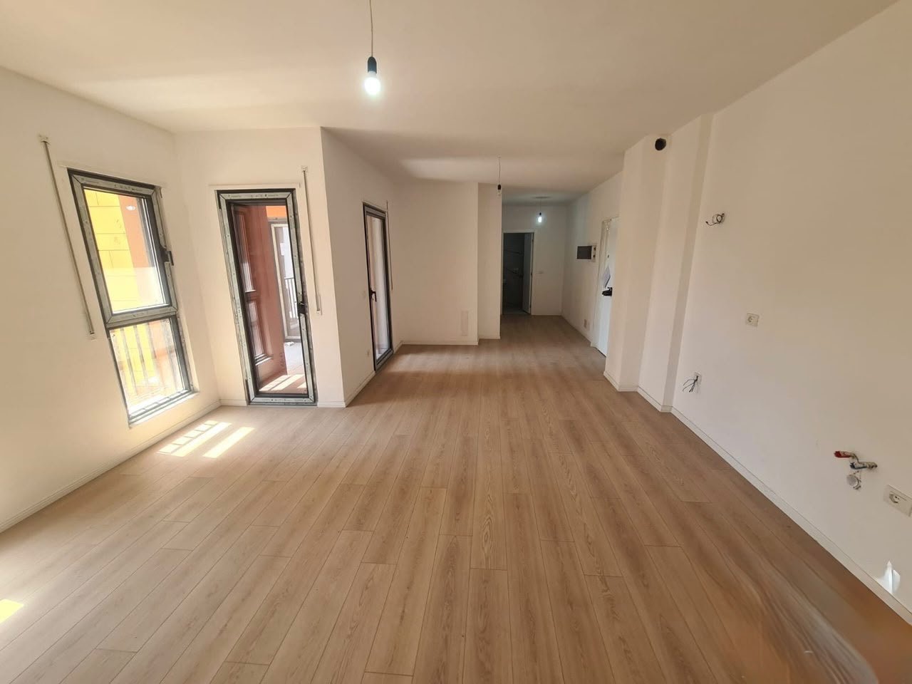 SHITET APARTAMENT 2+1 – SHKOLLA E KUQE