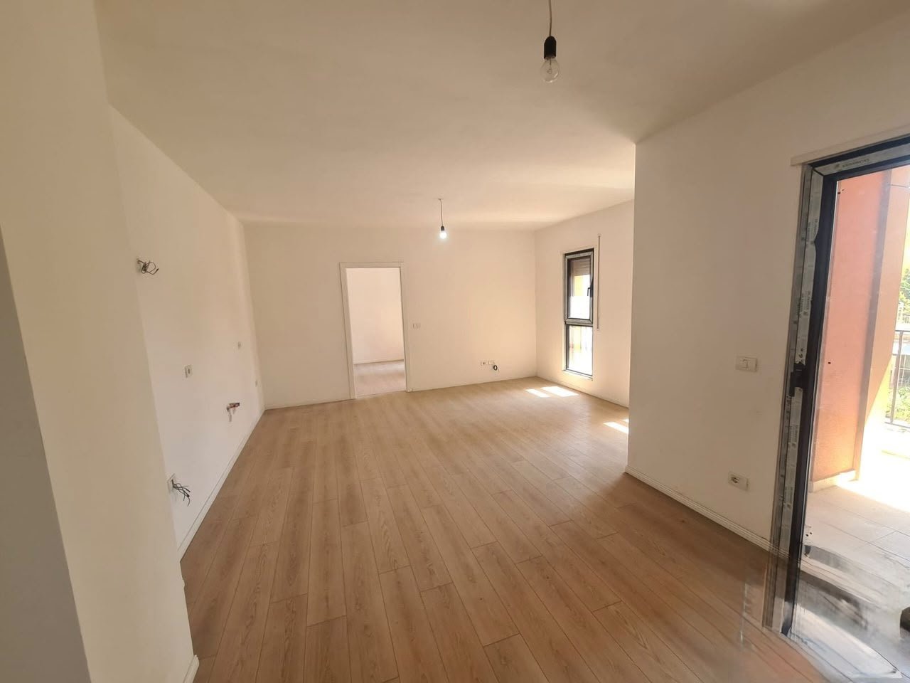 SHITET APARTAMENT 2+1 – SHKOLLA E KUQE