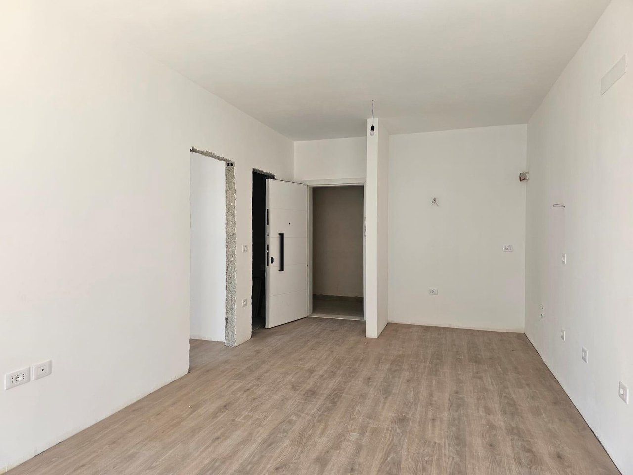 SHITET APARTAMENT 1+1 – DOGANA, TIRANA ENTRY 2