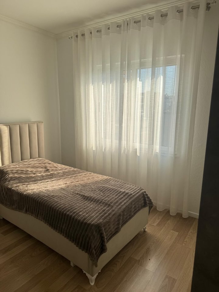 VENDESI APPARTAMENTO 1+1 – VIA BARDHYL