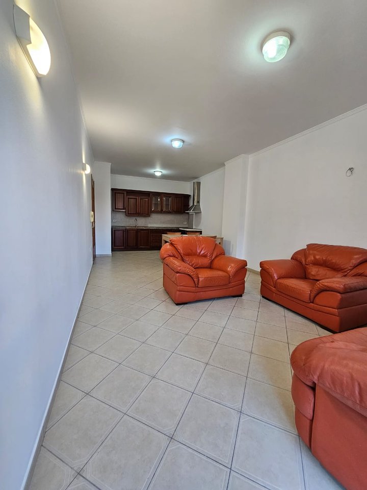 SHITET APARTAMENT 1+1 – RRUGA E KAVAJËS
