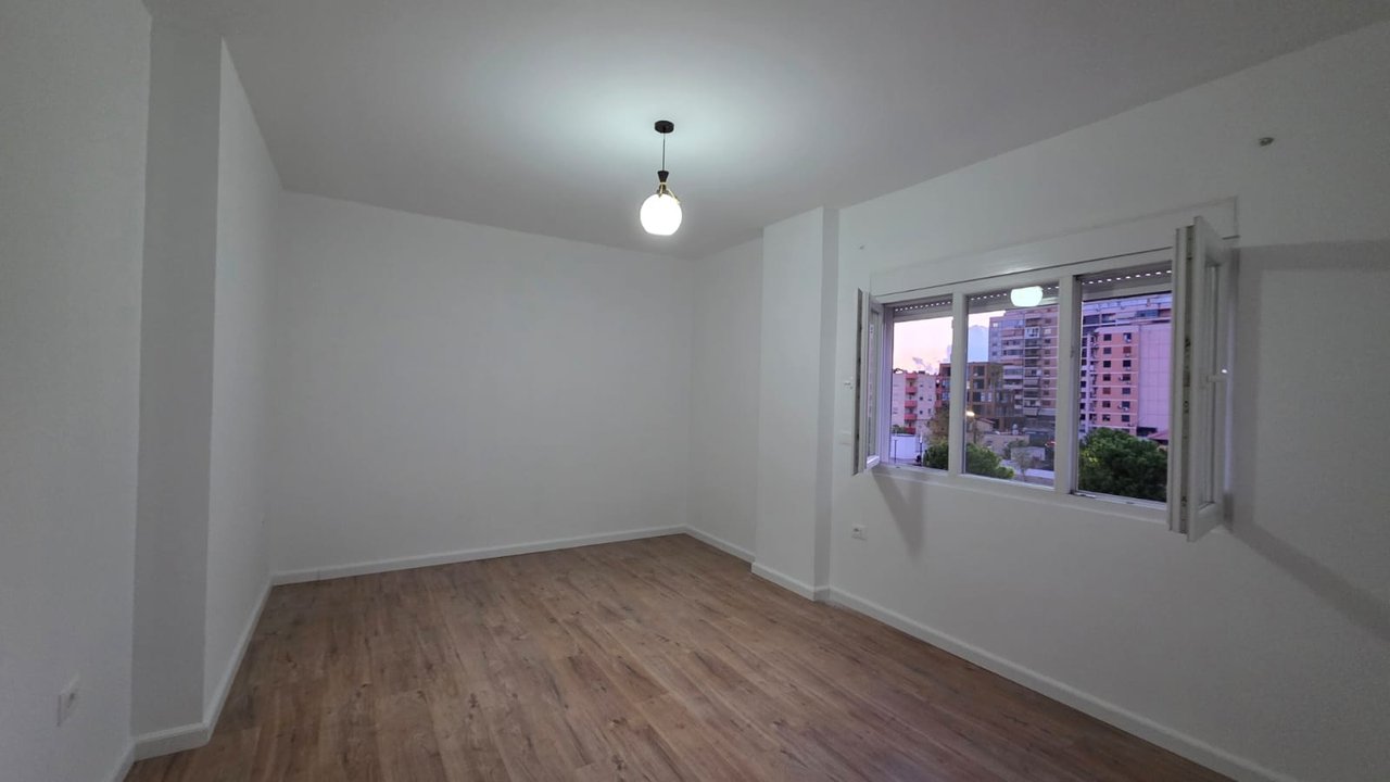 SHITET APARTAMENT 2+1 – BULEVARDI I RI