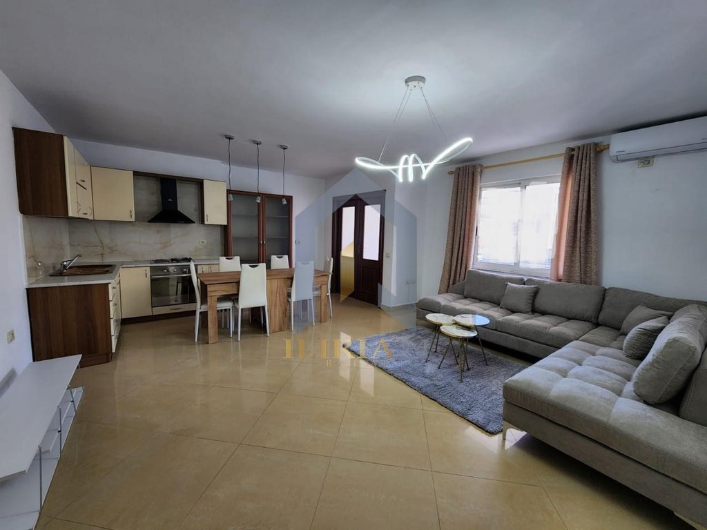 Apartament 2+1 në shitje ne "Qender"