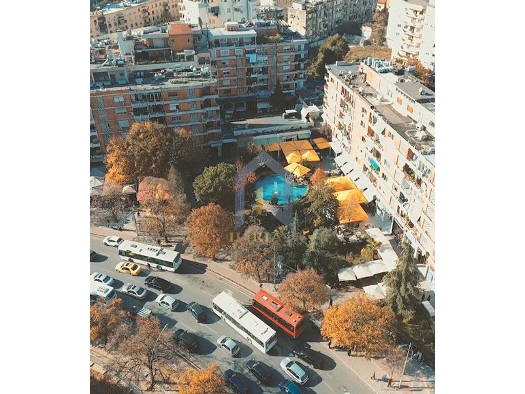Super Location! Business premises for rent in "Center"
