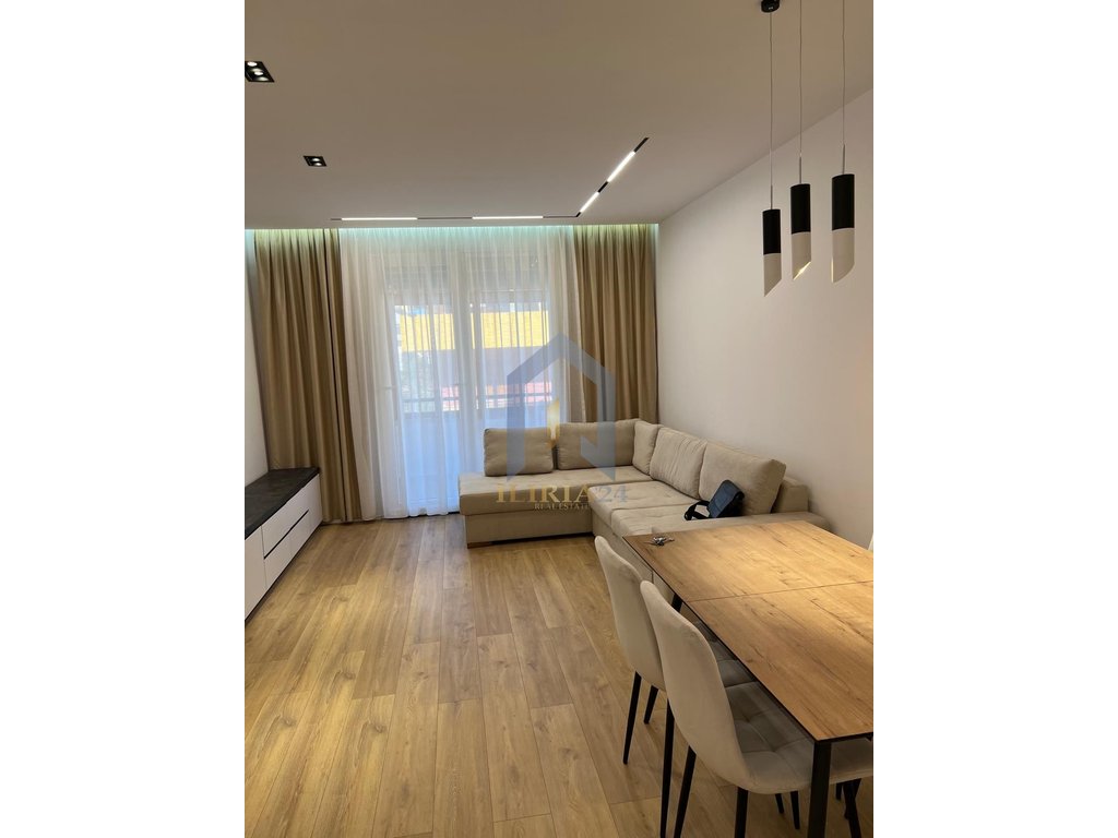Apartament 2+1 me qira tek "Komuna e Parisit"