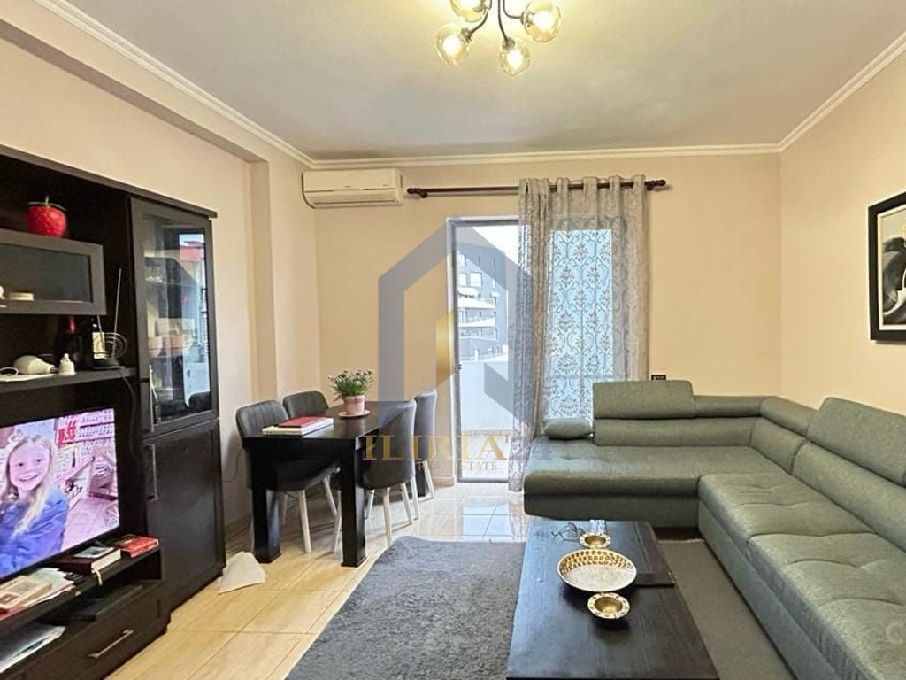 Apartament 1+1 me qira tek “Pazar I ri”