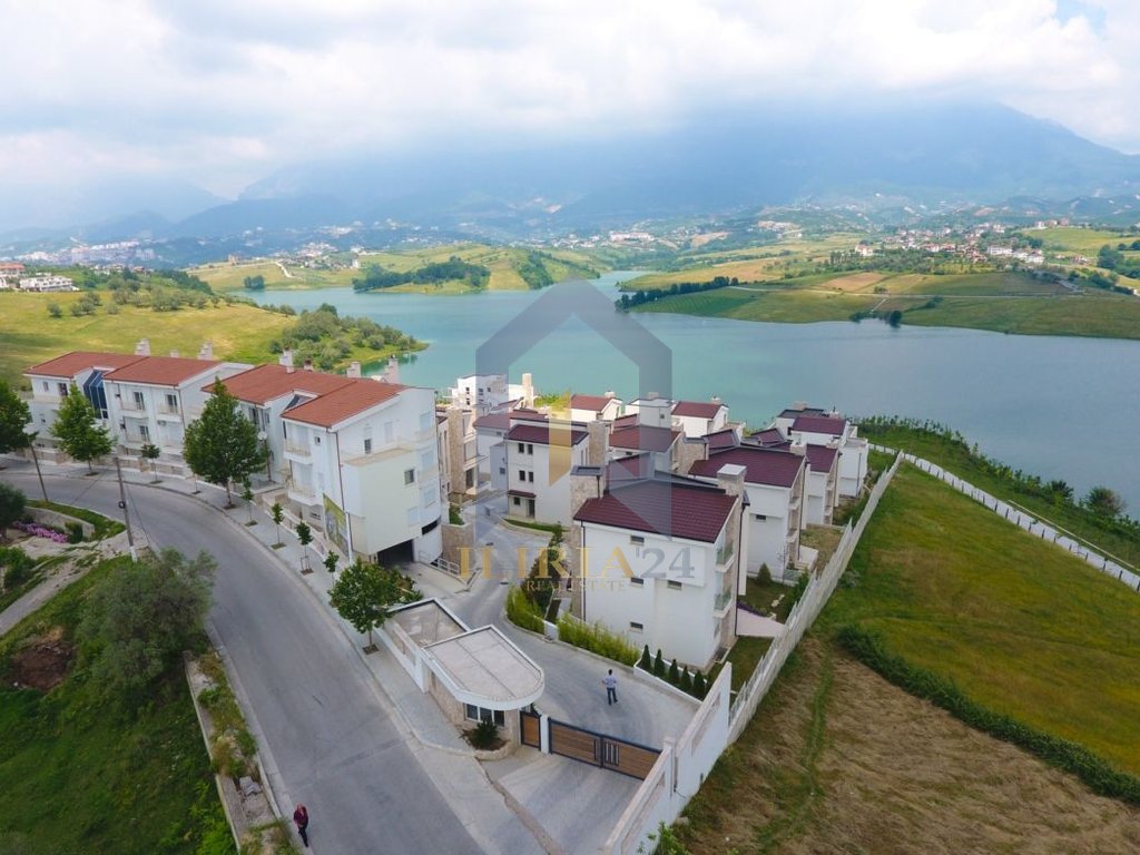 OKAZION! Vilë për shitje në "Farkë"