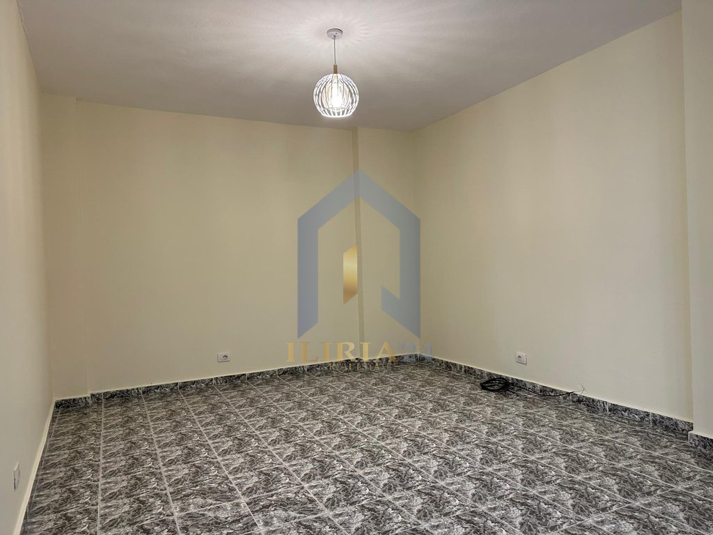 Apartament 3+1 me qira tek "Kristal Center"