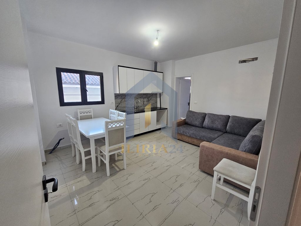 Apartament 1+1 me qira në "Laprak"