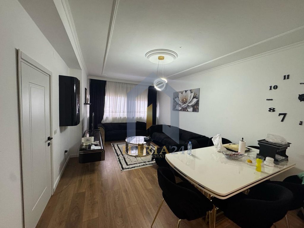 Apartament 2+1 per shitje ne "Xhamllik"
