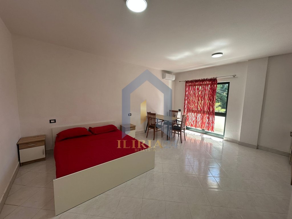 Studio apartment for rent at "Vilat Gjermane"