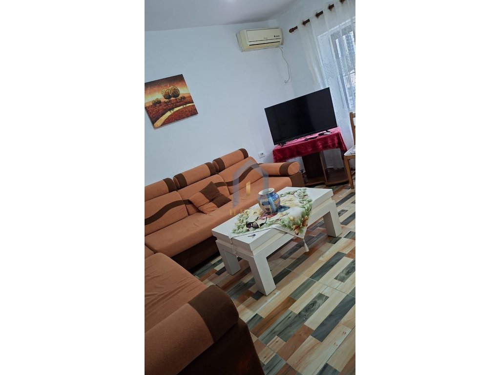 Apartament 2+1 me qira, tek “Shkolla e Bashkuar“