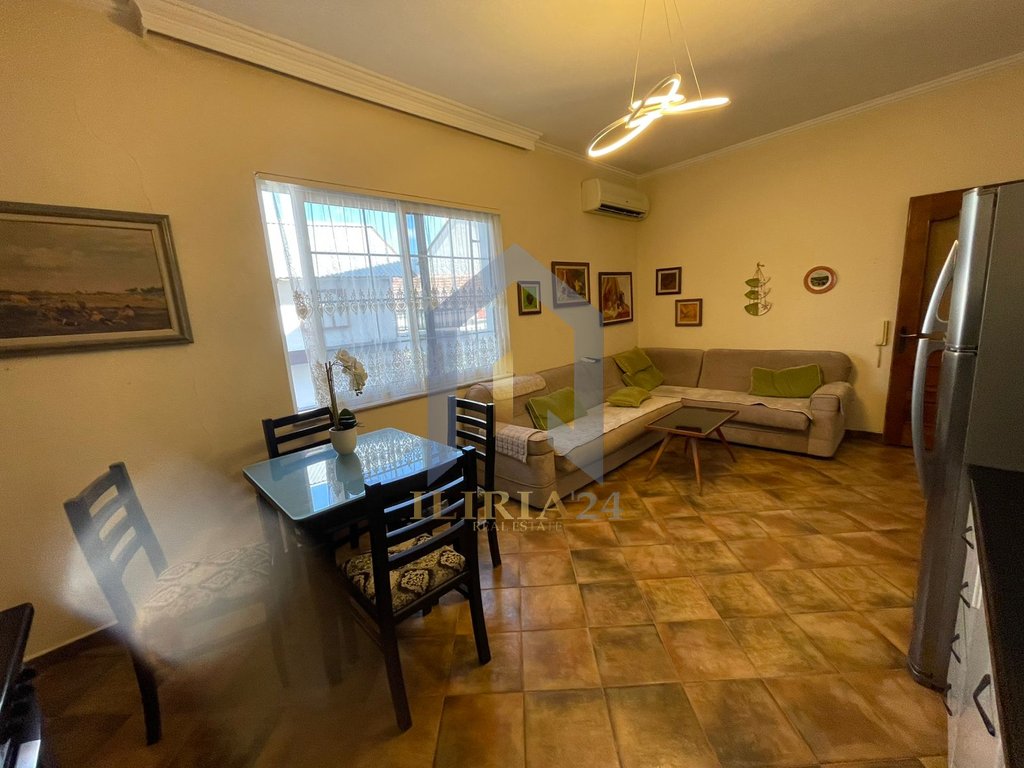 Rooms for rent are offered at "Allias"