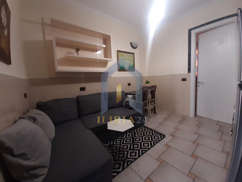 Apartament 1+1 me qira "Rruga 5 Maj"