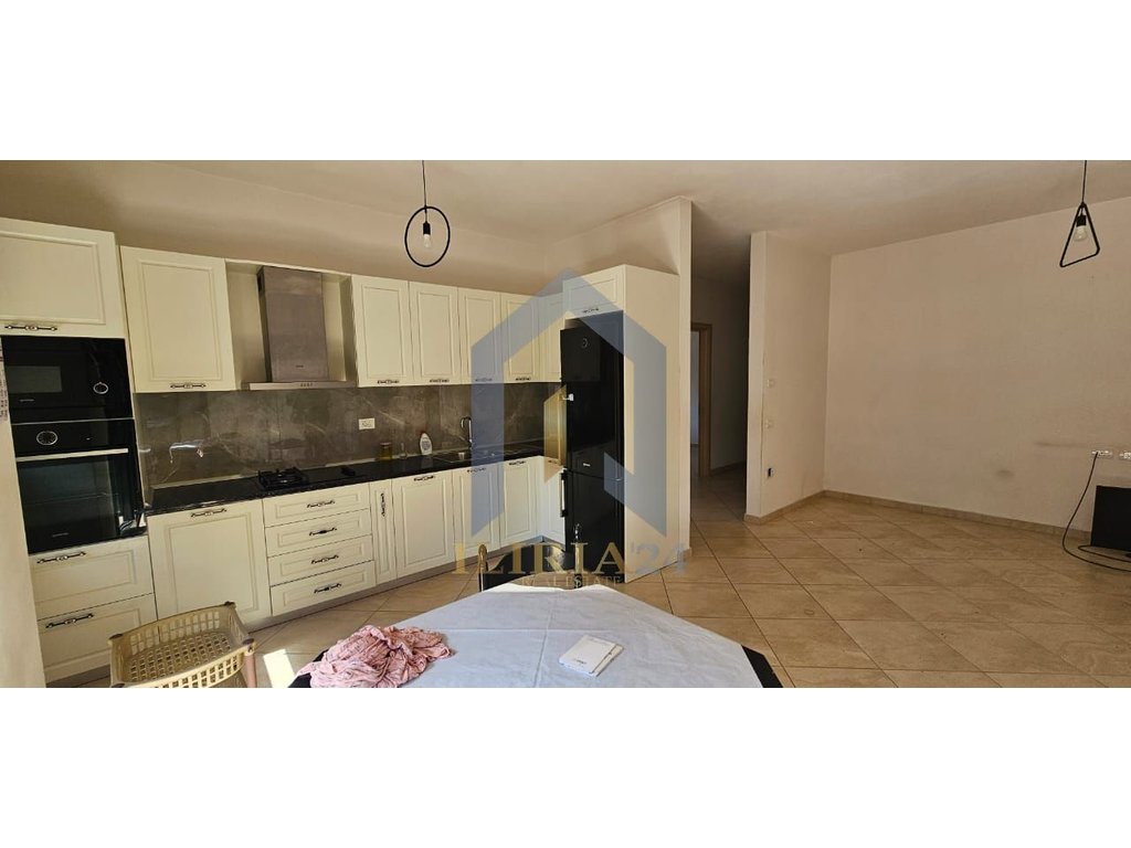Apartament 3+1 me qira te "Green City" Astir