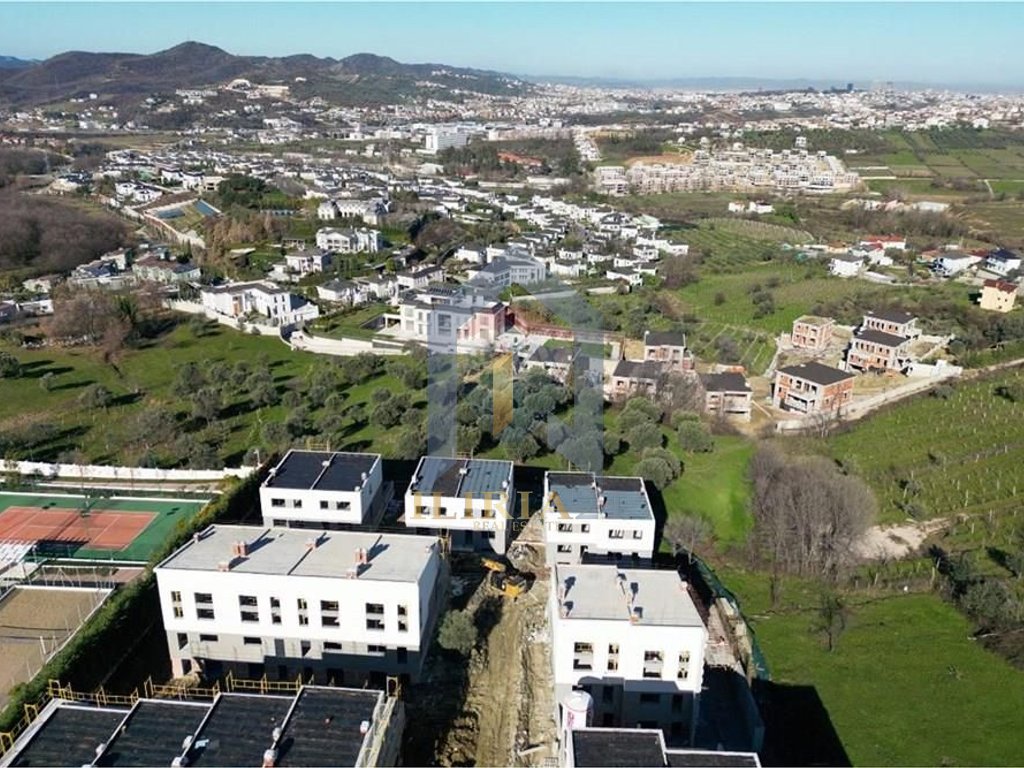 OKAZION! Shitet Tokë në "Lundër"