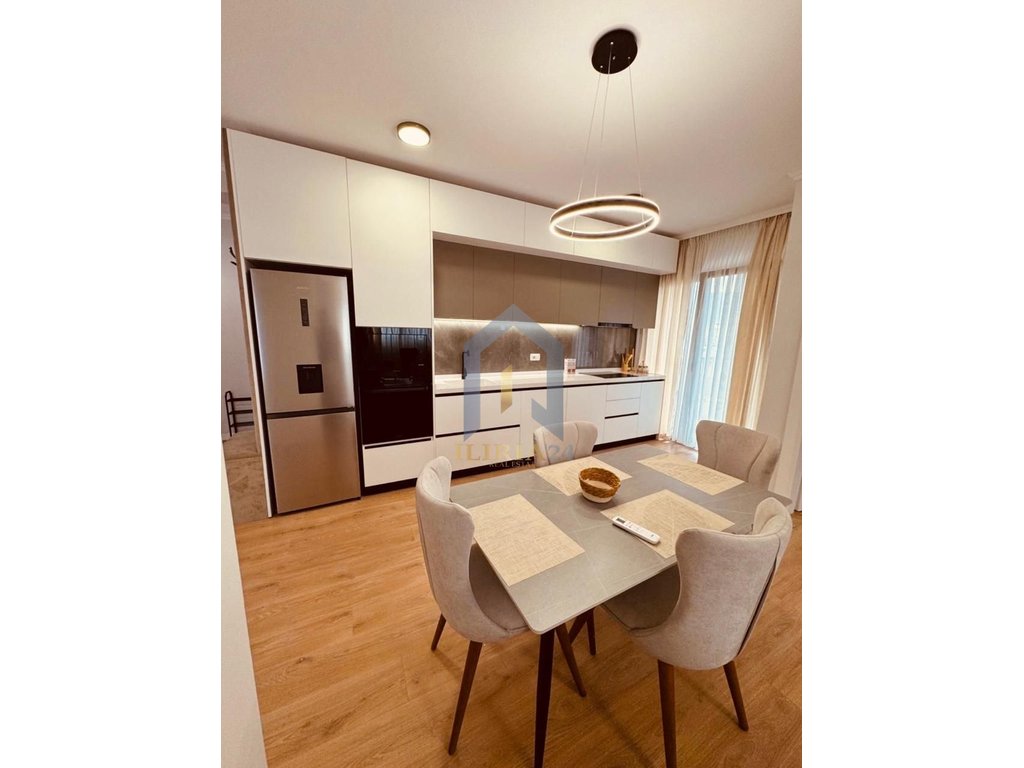 Apartament 2+1 me qera tek "Blloku Ambasadave"