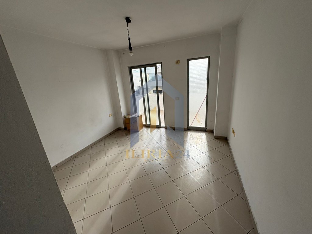 Apartament 2+1 me qira tek "Komuna e Parisit"
