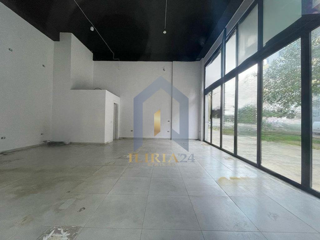 Ambient Biznesi me qira tek Kompleksi "Urban Gate" Astir