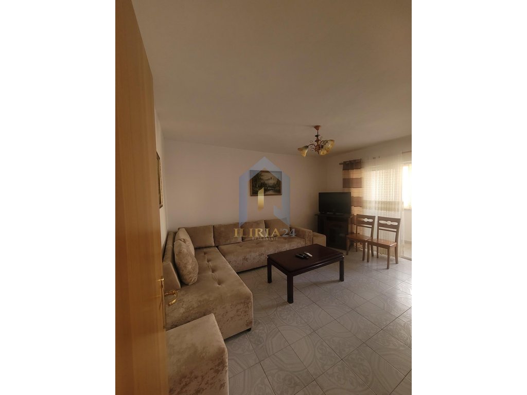 Apartament 2+1 ne shitje "Rruga Petronini Luarasi"