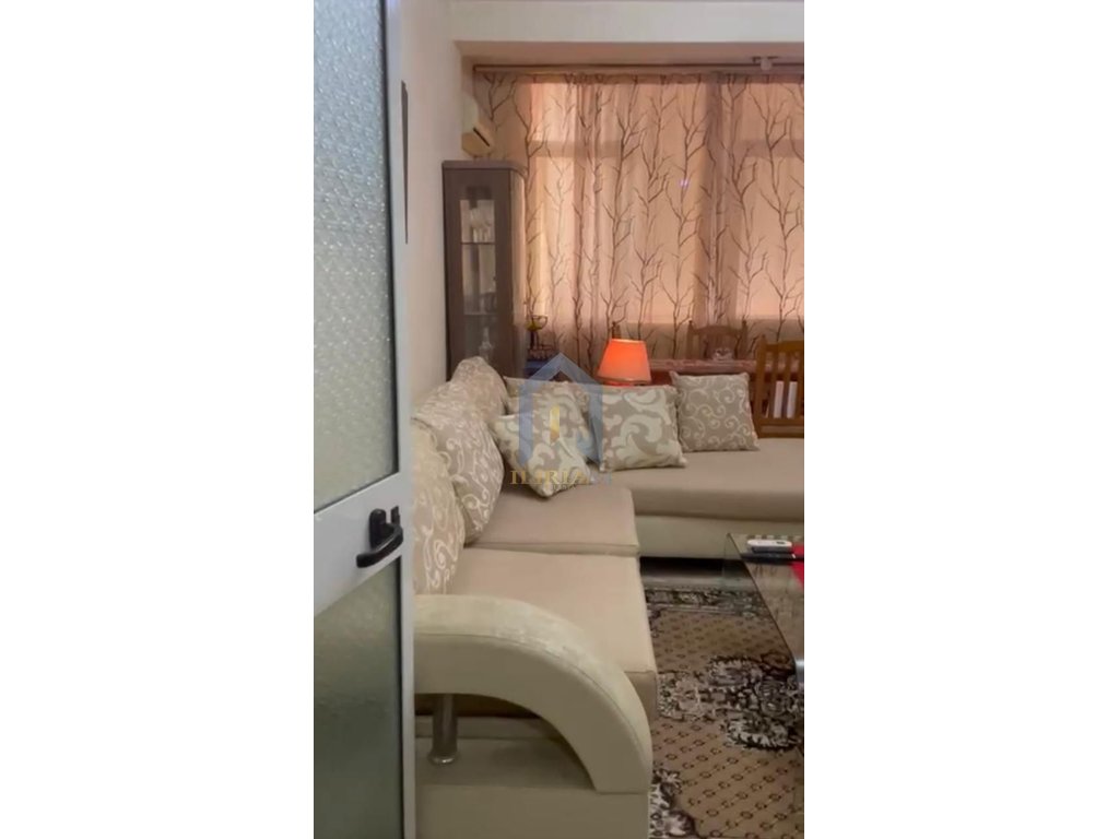 Apartament 1+1 me qira tek "Rruga e Kavajës"