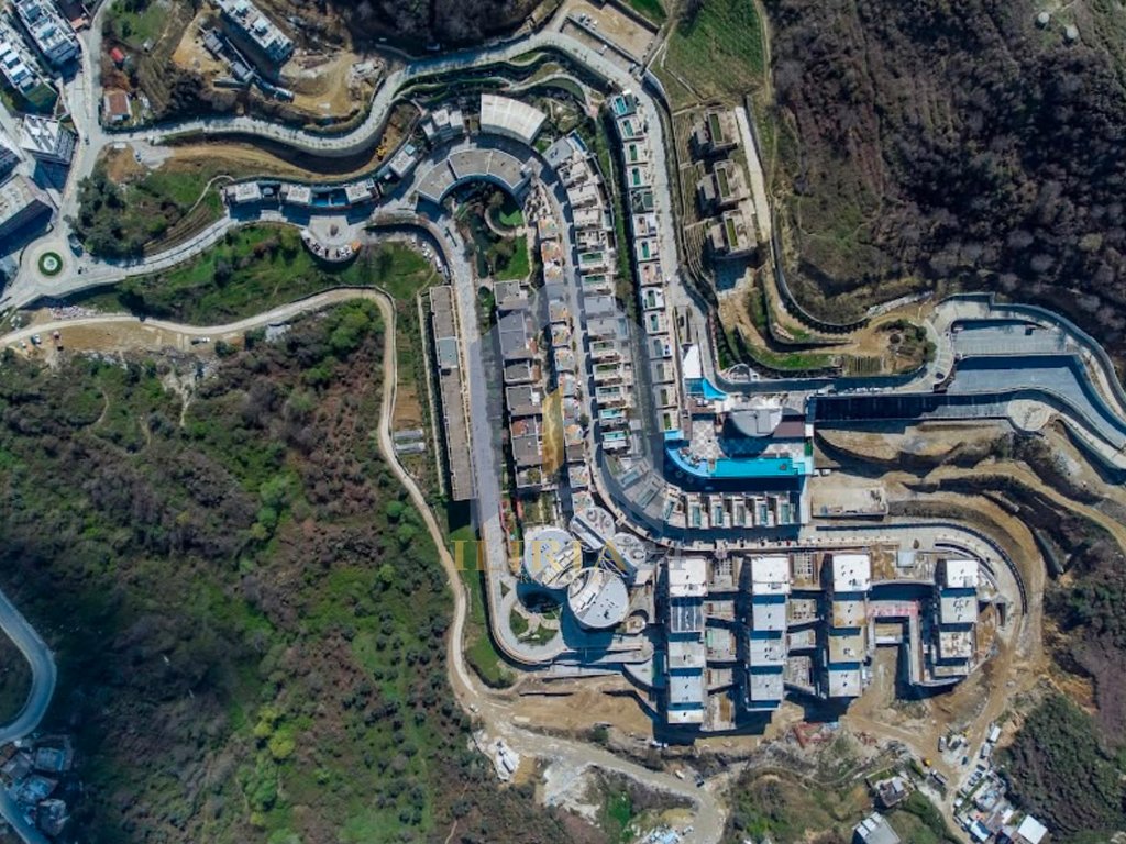 Triplex 3+1 in vendita a "Kodra e Diellit 2"