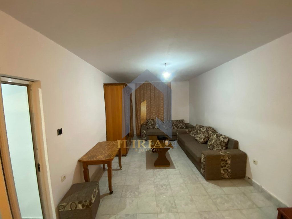Apartament 1+1 me Qira tek “Oxhaku” Rruga “Kujtim Laro”
