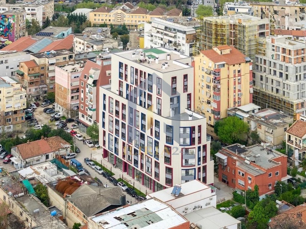 Ambient Biznesi per shitje tek "Komuna e Parisit"