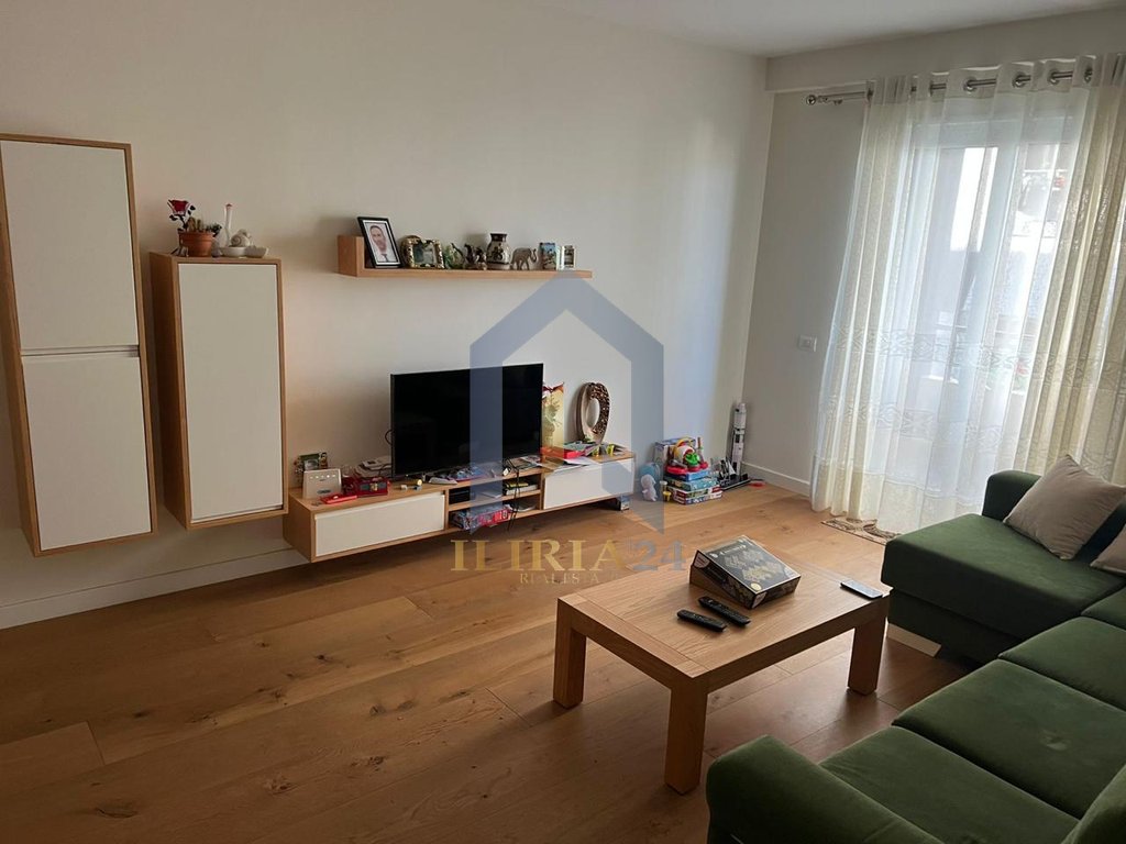 Apartament 2+1 per shitje ne "Kinostudio"