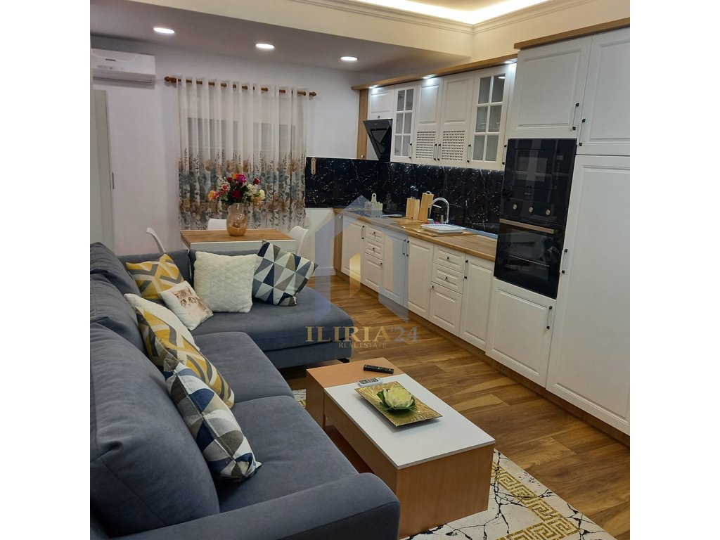 Apartament 1+1 për qira  në "Bllok"