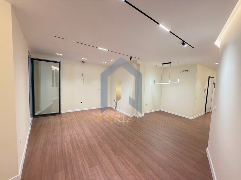 Apartament 2+1 në shitje prane “Maternitetit te ri”