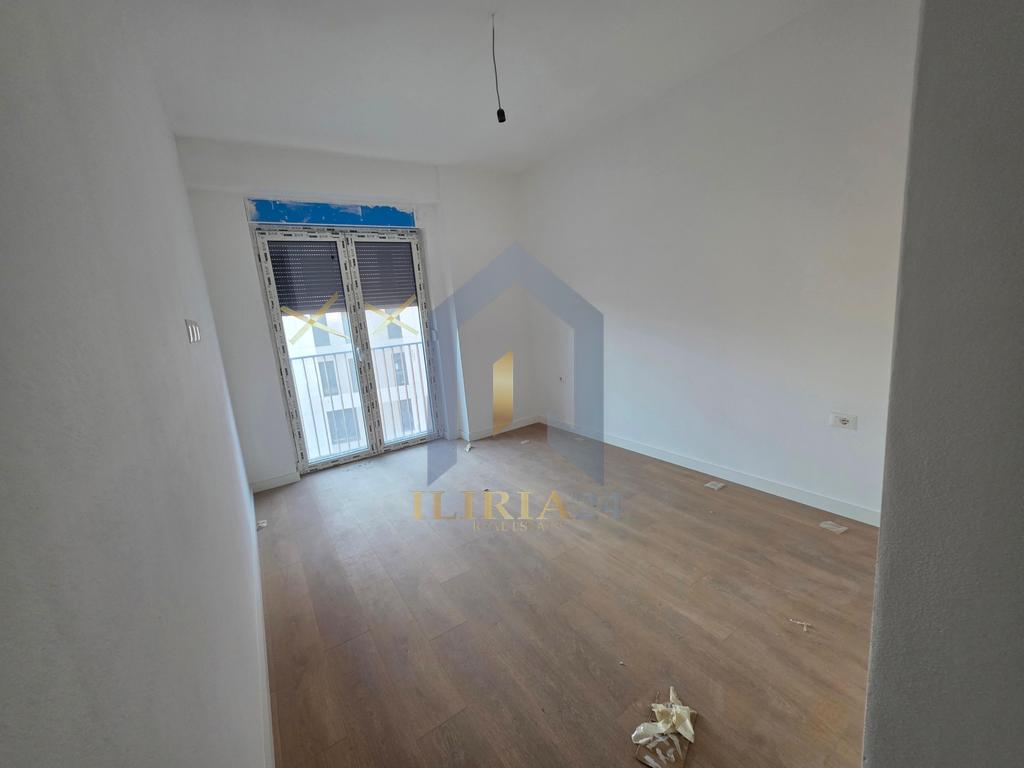 SUPER OKAZION! Shitet apartament 3+1 tek “Bulevardi Ri”