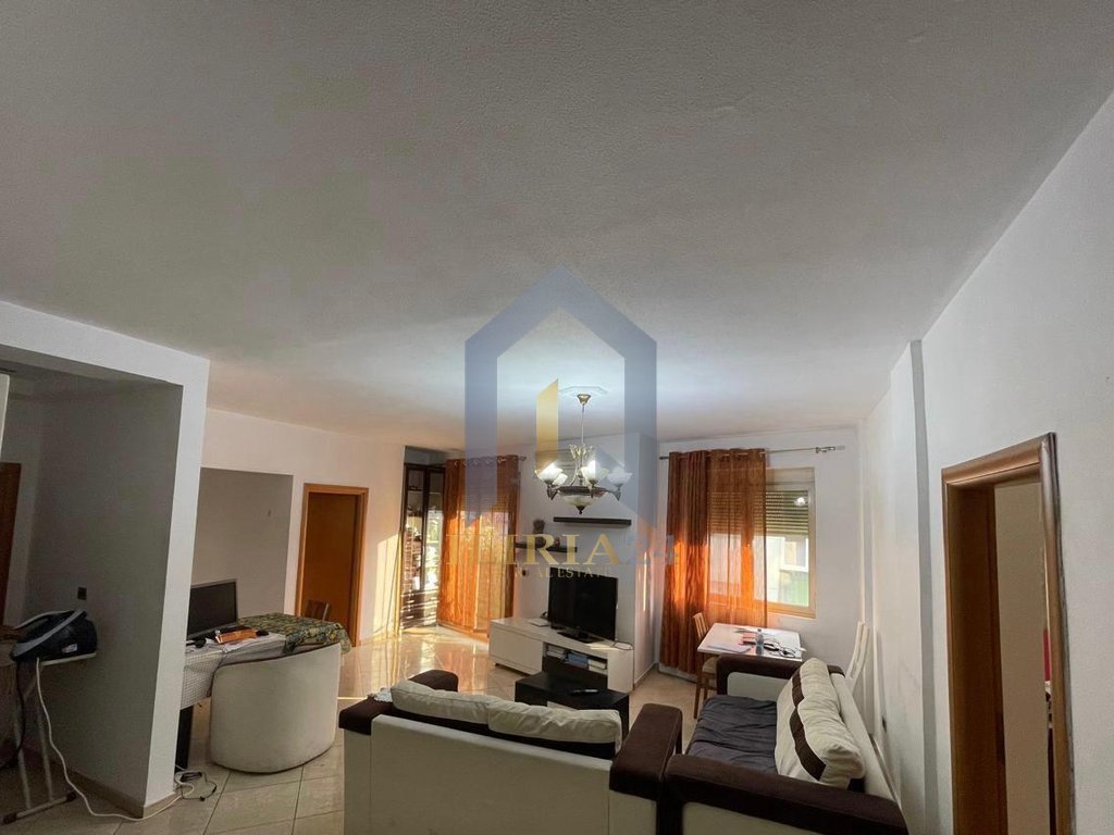 Apartament 2+1 me qira tek “Komuna Parisit”
