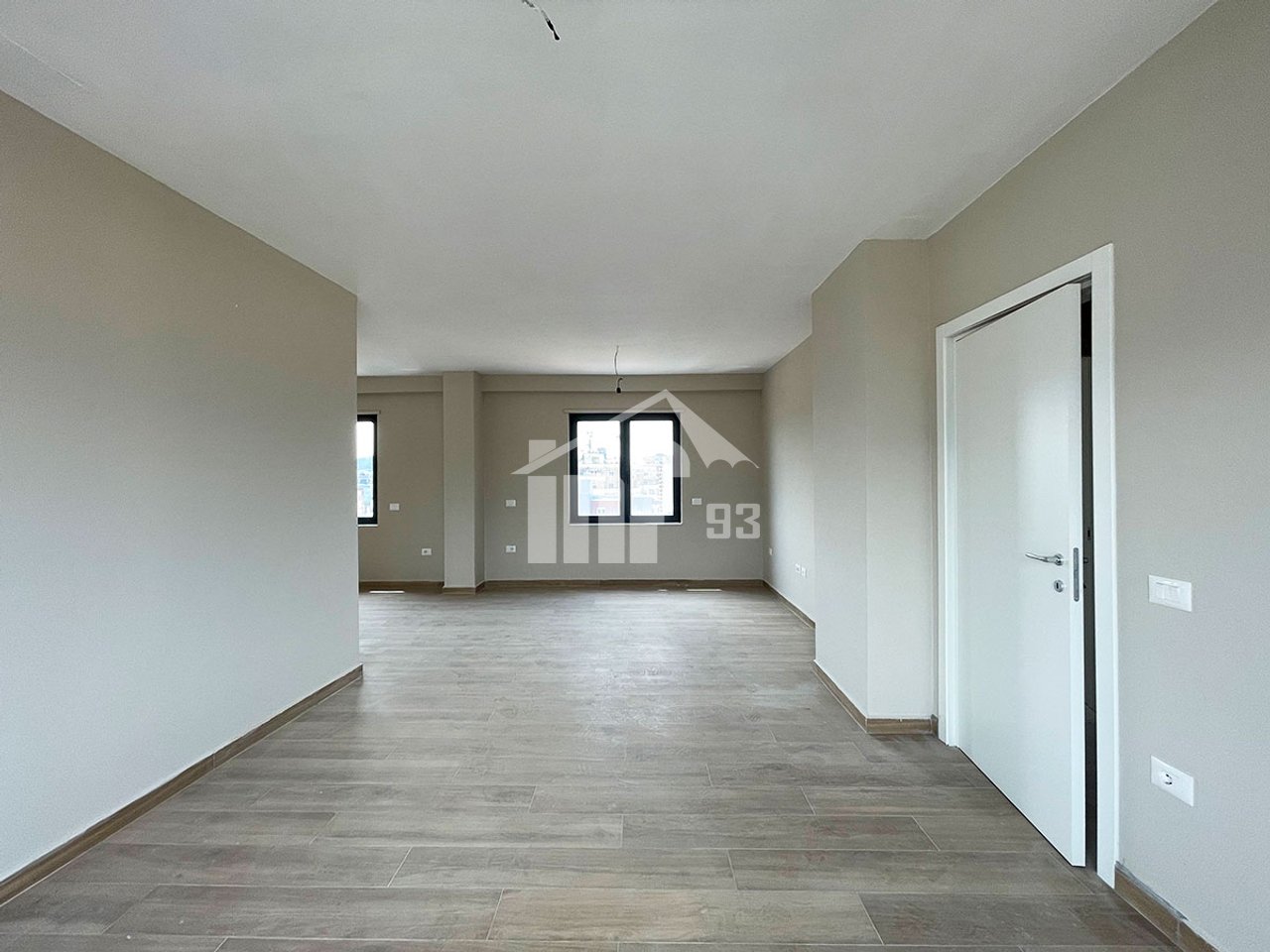 PRANË PAZARIT TE RI