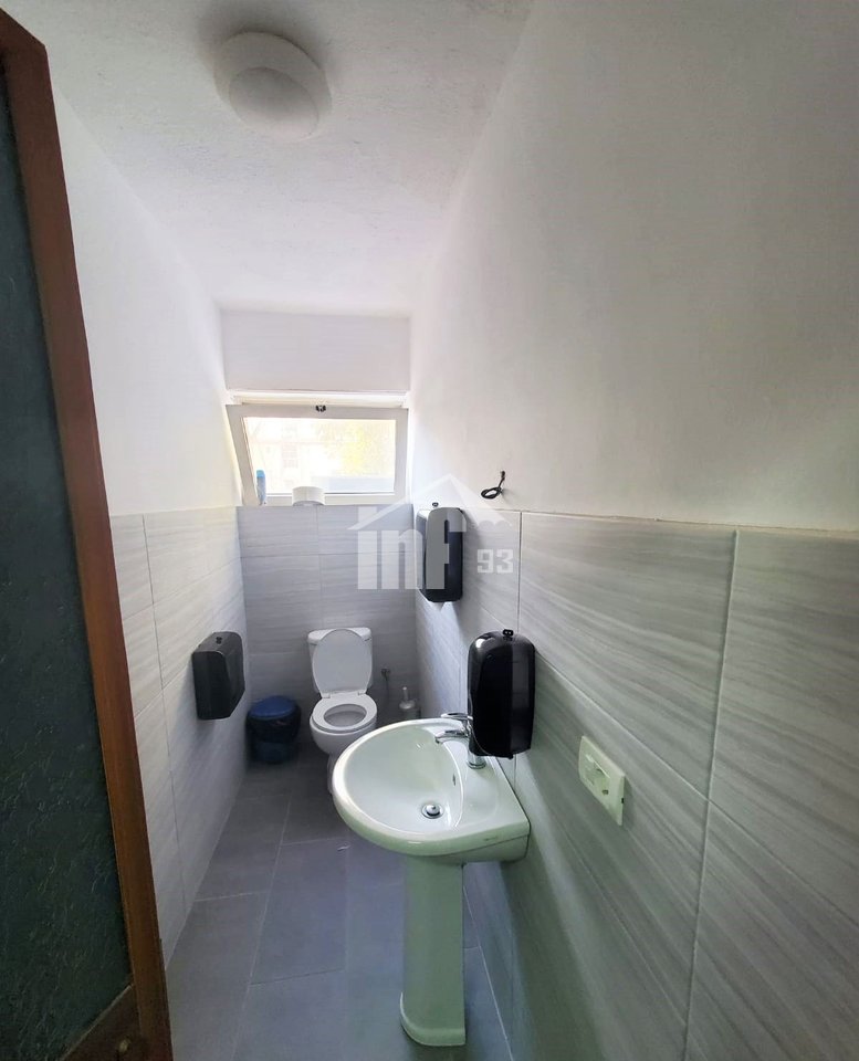 RRUGA “GJIN BUE SHPATA”, PRANË BLLOKUT