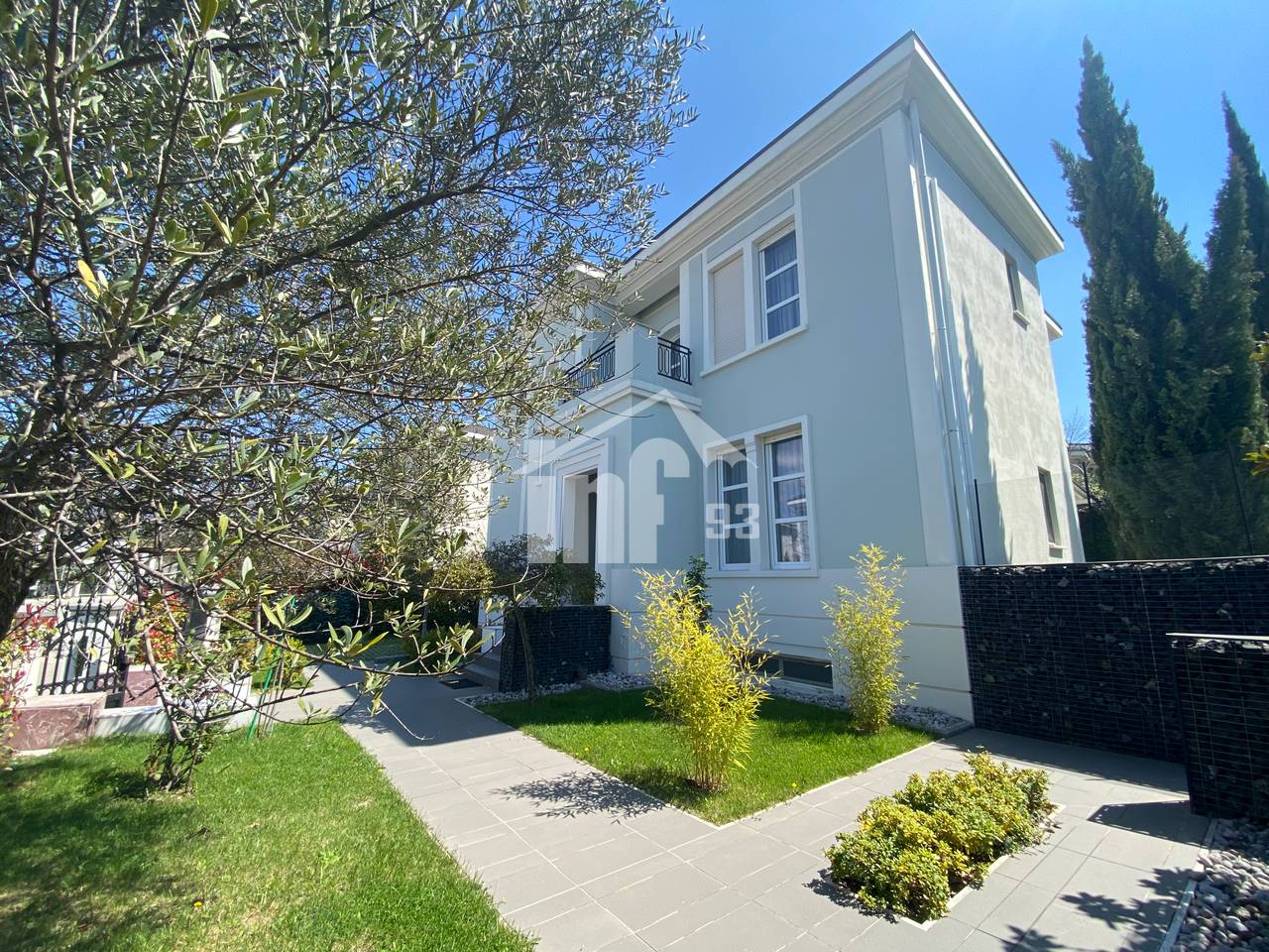 "ROLLING HILLS" LUXURY RESIDENCE