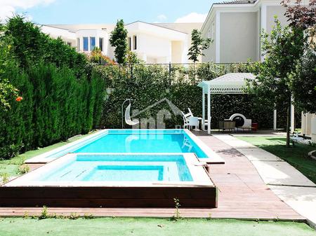 "ROLLING HILLS" LUXURY RESIDENCE