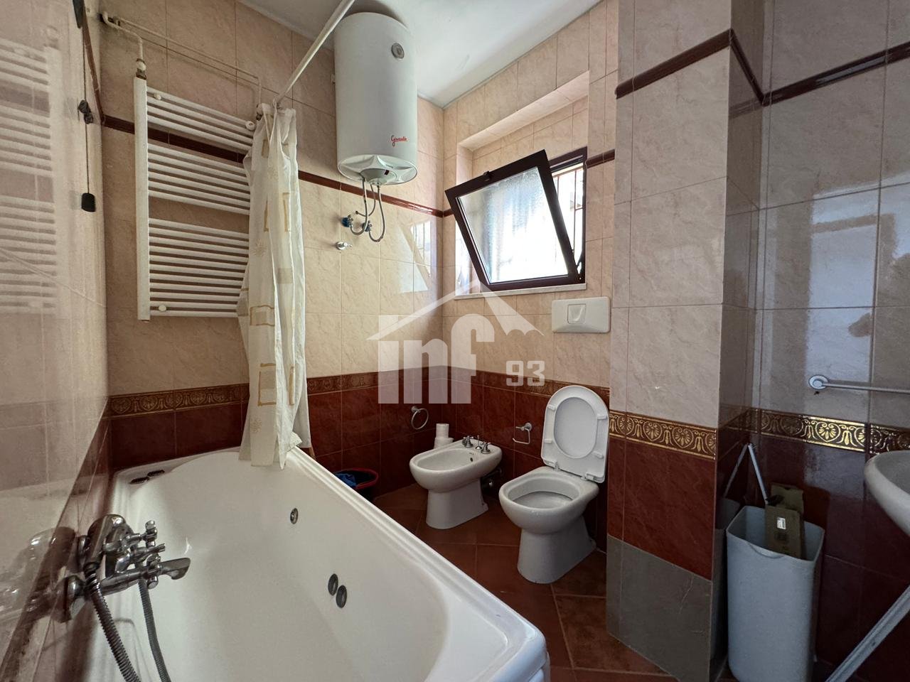 RRUGA “ABDI TOPTANI”, PRANË SHESHIT "SKËNDERBEJ"