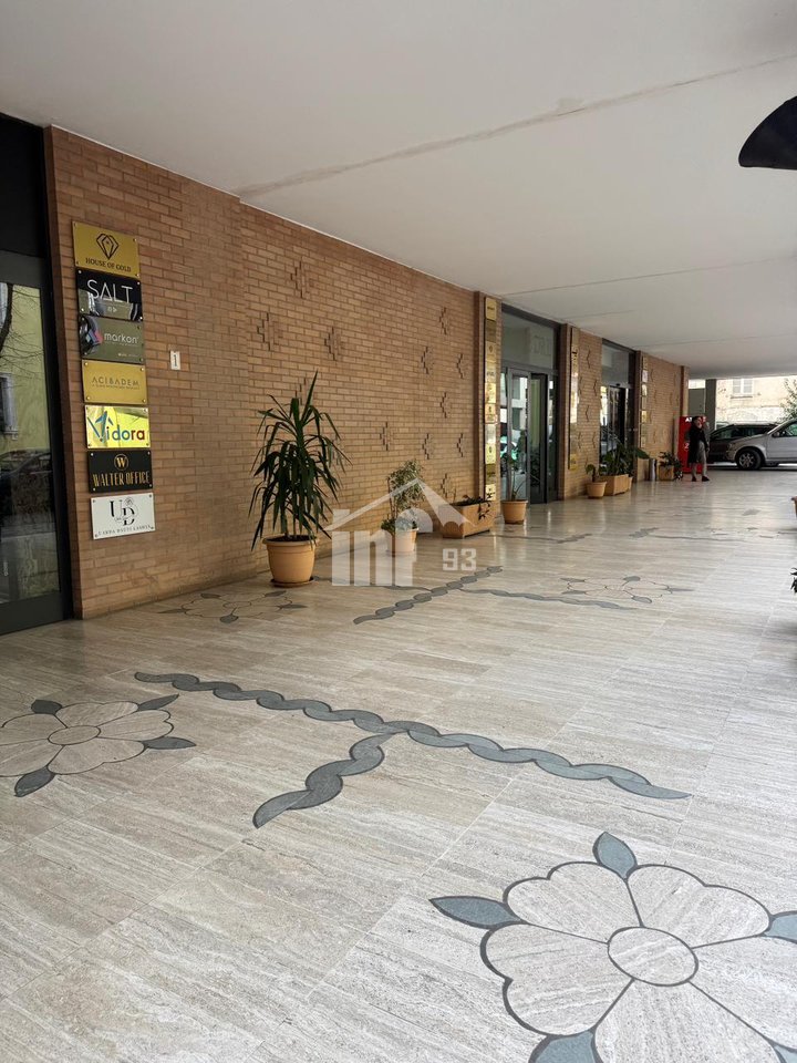 RRUGA “ABDI TOPTANI”, PRANË SHESHIT "SKËNDERBEJ"