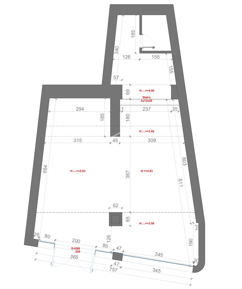 PRANË QENDRËS, PËRBALLË HOTEL “PLAZA”