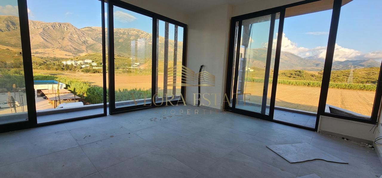 Offriamo in vendita appartamento 1+1, 73,6 m2 a Regina Palm.