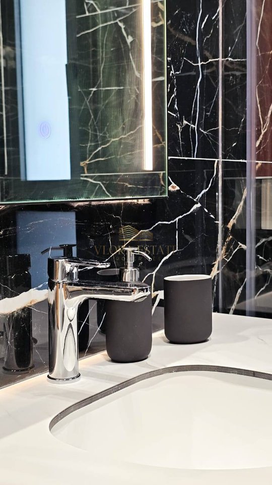 2  Studio Për Shitje në Vlorë, Lungomare - 350000€ | 112 m²