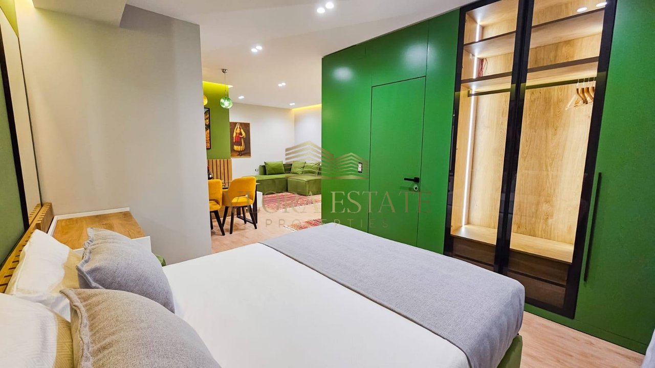 2  Studio Për Shitje në Vlorë, Lungomare - 350000€ | 112 m²