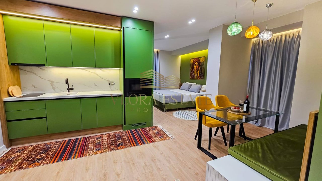 2  Studio Për Shitje në Vlorë, Lungomare - 350000€ | 112 m²