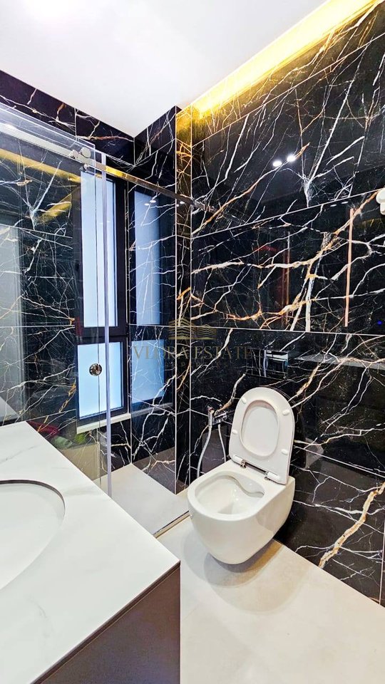 2  Studio Për Shitje në Vlorë, Lungomare - 350000€ | 112 m²